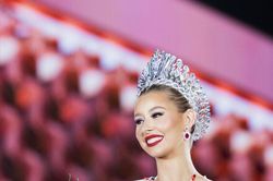 Tân Miss Cosmo 2025 Yolina Lindquist: Sắc đẹp và 4 bằng đại học
