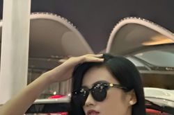 Ý Nhi ghi điểm với phong cách tối giản, khoe vóc dáng