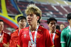Viktor Lê đi vào lịch sử sau HCV SEA Games của U22 Việt Nam