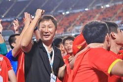 HLV Kim Sang-sik và cú ăn ba lịch sử của bóng đá Việt Nam