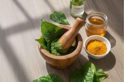 Hướng dẫn 3 cách làm sạch và dưỡng ẩm da bằng lá trầu không