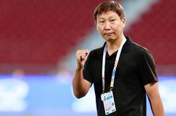 Tin nóng bóng đá Việt Nam hôm nay 22/12: Hợp đồng của VFF với HLV Kim Sang-sik còn tới năm 2027; AFC sắp xử Malaysia thua đội tuyển Việt Nam