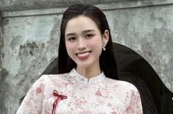 Túi cầm tay 15 triệu của Đỗ Thị Hà