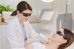 Du lịch y tế Hàn Quốc: 'Gà đẻ trứng vàng '