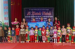 Phó Chủ tịch HĐND tỉnh Lê Thị Thanh Trà dự Lễ khánh thành công trình phục vụ học sinh Trường Mầm non Nà Khương