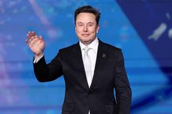 Đã giàu nay còn giàu hơn, Elon Musk trở thành người đầu tiên trên thế giới sở hữu khối tài sản 700 tỷ USD