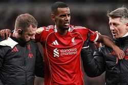 Ngôi sao 'bom tấn' của Liverpool gãy chân, phải nghỉ thi đấu dài hạn
