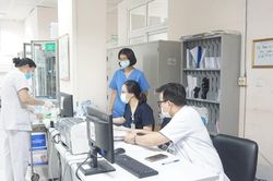 Liên thông dữ liệu khám chữa bệnh, người dân Hà Nội được tra cứu Sổ sức khỏe điện tử trên VNeID/iHanoi