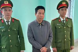 Bắt tạm giam cán bộ ban quản lý dự án móc nối với doanh nghiệp lập hợp đồng thuê nhân công khống