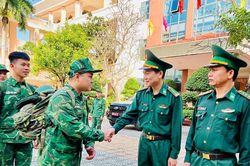 Bộ đội Biên phòng Đà Nẵng hỗ trợ xây dựng 5 căn nhà mới cho đồng bào Cơ Tu xã Tây Giang