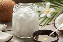Cách sử dụng dầu dừa để dưỡng mi nhanh dài