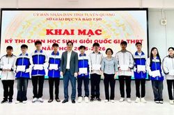 Hội Khuyến học Tuyên Quang trao hơn 53 triệu đồng tặng học sinh tham dự Kỳ thi chọn học sinh giỏi quốc gia