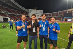 Trợ lý HLV Kim Sang-sik: 'Sức mạnh của bóng đá Việt Nam thật đáng kinh ngạc'