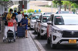 Dùng ô tô trên 8 chỗ để kinh doanh taxi sẽ bị phạt tới 5 triệu đồng