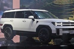 Hyundai Santa Fe Hybrid giảm 50 triệu đồng khi vừa cập bến đại lý