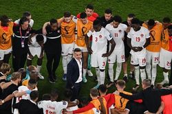 4 cộng sự đắc lực có thể cùng John Herdman tới Indonesia