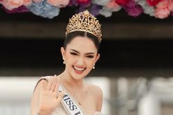 Á hậu Ahtisa Manalo bị khán giả Việt chỉ trích dịp Giáng sinh