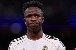 Chuyển nhượng 26/12: Vinicius được chào bán, Liverpool nhắm Barcola