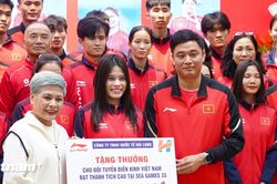 Đội tuyển Điền kinh Việt Nam nhận 'mưa tiền thưởng' sau SEA Games 33