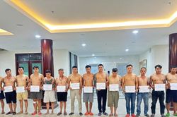 Bắt giữ 20 đối tượng tàng trữ vũ khí, đánh bạc ở Đồng Nai