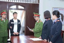Hưng Yên: Khởi tố đối tượng sản xuất gần 4.000 can nước giặt, nước rửa chén giả