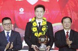 Vinh danh Quả bóng vàng Việt Nam 2025 cho Hoàng Đức và Bích Thùy; Dorgu tỏa sáng giúp MU áp sát top 4
