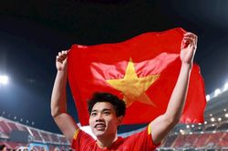 Đình Bắc gửi lời tri ân đến CLB Sông Lam Nghệ An khi giành Quả bóng Bạc Việt Nam 2025