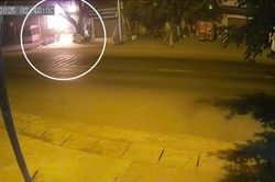Cháy nhà tại Đắk Lắk, 4 người chết: Camera ghi lại tia lửa từ trụ điện trước nhà