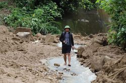Ống kính hướng về Xiềng Tắm: Nơi bùn lũ không dập tắt niềm tin