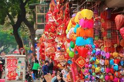 Phố Hàng Mã 'thay áo mới', gọn gàng hơn chào đón năm mới 2026