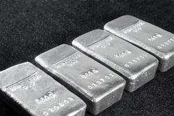 Bạc có năm tăng mạnh nhất kể từ năm 1979 nhờ chiến dịch siết chặt của Trung Quốc