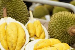 Giá sầu riêng hôm nay 28/12: Sầu Thái chạm mốc 92.000 đồng/kg