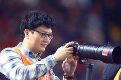 Những bước chân không mỏi dõi theo 'Hành trình vinh quang của đội tuyển Việt Nam'