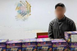 Tạm giữ hình sự đối tượng buôn bán trái phép pháo nổ