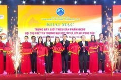 Khai mạc Hội chợ xúc tiến thương mại và trưng bày sản phẩm OCOP năm 2025