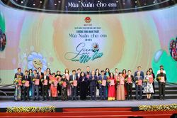 'Mùa xuân cho em' lần thứ 19 gieo những nụ cười cho trẻ em có hoàn cảnh khó khăn