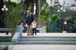 Sau 20 năm mong đợi, công viên ở Hà Nội 'thay da đổi thịt' chỉ trong 2 tháng