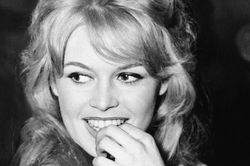 Nàng thơ bất tử của âm nhạc: Brigitte Bardot qua 11 ca khúc kinh điển