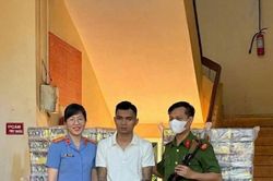 Gia Lai: Bắt đối tượng dùng xe bán tải chở 3 tạ pháo lậu từ biên giới về lúc rạng sáng