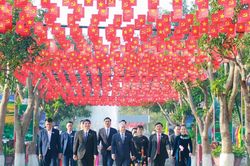 Phó Chủ tịch Thường trực Quốc hội Đỗ Văn Chiến dâng hoa, dâng hương tại Khu Di tích Kim Liên