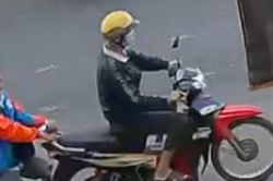 Vờ mua vé số rồi cướp