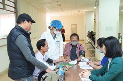Người bệnh phản ánh chưa được kê đơn thuốc dài ngày, Bộ Y tế yêu cầu chấn chỉnh