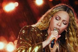 Beyoncé trở thành nhạc sĩ tỷ phú thứ năm thế giới