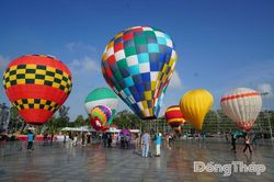 Rực rỡ bầu trời Sa Đéc: Thử nghiệm khinh khí cầu khổng lồ tại Festival Hoa - Kiểng 2025