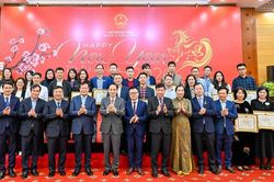 Bộ trưởng Ngoại giao Lê Hoài Trung gặp mặt báo chí nhân dịp Xuân Bính Ngọ 2026