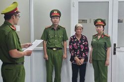 Bắt tạm giam người phụ nữ đổ trái phép hơn 257 tấn chất thải tại TPHCM