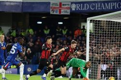 Chelsea hòa Bournemouth 2-2: Nỗi lo từ lỗ hổng hàng phòng ngự