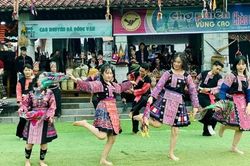 Chợ phiên vùng cao hội tụ sắc màu văn hóa các dân tộc Việt Nam
