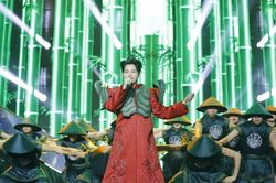 Đức Phúc lan tỏa hào khí dân tộc với Phù Đổng Thiên Vương tại VTV Countdown 2026