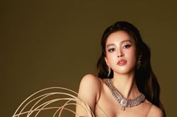 Hoa hậu Tiểu Vy khoe sắc vóc trưởng thành trong bộ ảnh chào đón năm mới 2026